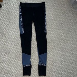 Women’s workout leggings . Size XS
